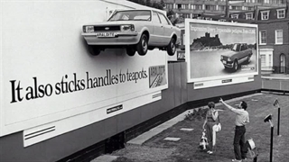 چسباندن ماشین به دیوار چسب اراک چسب فروشی تکنوچسب