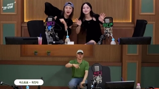 برا آخر برنامه آهنگ "WECHINDA" رو پلی کردن. سوا با کلی انرژی باهاش می‌رقصید، جینوو و سوهیون هم بلند شدن و همراهی کردن