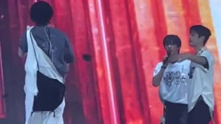 این مومنت باعث میشه بیشتر مطمئن بشم که آدمای درستی رو استن میکنم...اسکیز همینقدر شیرین دوستمون دارن و قدر دانمونن