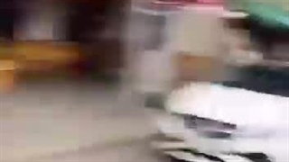 رفتار مهربان پلیس زیبای آلمان