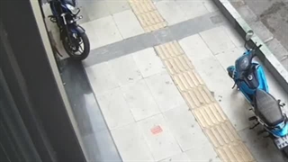 لحظه سرقت موتورسیکلت حمیدرضا روحی