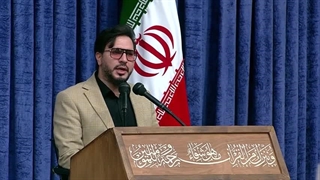 14040507: تلاوت قرآن استاد حامد شاکرنژاد در محضر امام خامنه ای