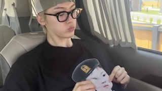 عکس روی لباس سانها بچه گی های اونوو برای بدرقه هیونگش پریروز پوشیده بود