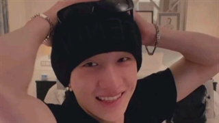 اینم از آخر لایو...چان: پیشاپیش تولد استی رو تبریک می‌گم! تولدتون فرداست، یعنی اول آگوست. تولدت مبارک، استی!