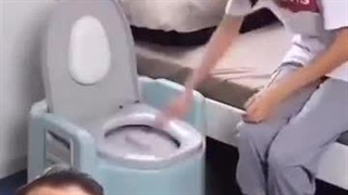 احسان میرزاد .. توالت‌ کنار تختی