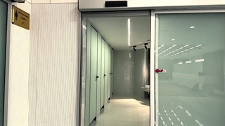 اجرای درب شیشه ای فریم لس اکسیدال در بیمارستان آتیه 2