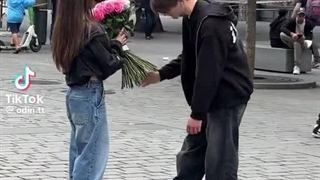 Awwwwww:)))سلام سینگل لایف ، کم‌کم کنید به کراشم اعتراف کنم گایز