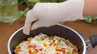 طرز تهیه پیتزا تخم‌مرغی ساده و سریع | پیتزای خانگی خوشمزه برای دو نفر