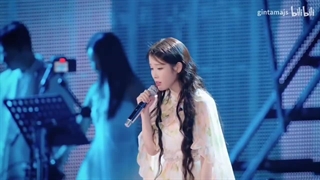 اجرای آهنگ 'Through The Night' آیو کنسرت دِ وینینگ