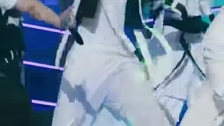 فنکم آی‌ان در اجرای CEREMONY