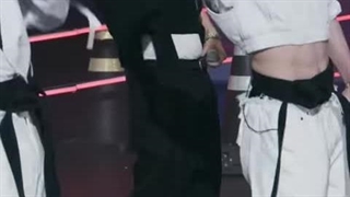 فنکم چانگببن در اجرای CEREMONY