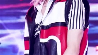 فنکم فلیکس در اجرای آهنگ ceremony از استری کیدز