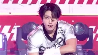 فنکم هان در اجرای آهنگ ceremony از استری کیدز