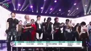 استری کیدز با آهنگ جامپ بلک پینک رقصید