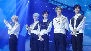 فتوکانسپت های تی اکس تی برای آلبوم Starkissed ورژن Alight در کپشن^^