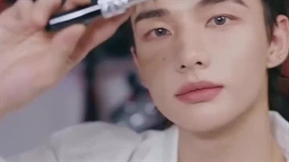 ویدیوی هیون‌جین برای مجله‌ W KOREA