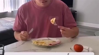 من صبحانه  چایی کیک ب سختی میخورم...