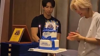 آپدیت اینستا اسکیز برای تولد هان و فلیکس⁦◉⁠‿⁠◉⁩