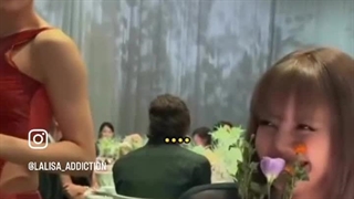 دختره اینطوریه که حالا بهم بگو بخند...