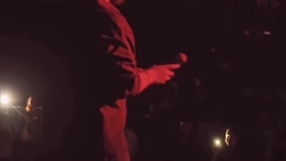 در کنسرت آرون افشار برق رفت و تصمیم گرفت بدون میکروفن بخواند