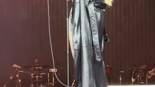 اجرای رزی در آهنگ☆two years☆