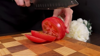 من تا حالا گوجه فرنگی به این خوشمزه ای نخورده بودم! یه دستور غذای ساده، خوشمزه و سریع.