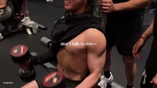 داداشششش؟ می‌دونی چقدر خودمو زدمممممممم؟ می‌دونی چقدر جیغ کشیدم ؟ کپشن