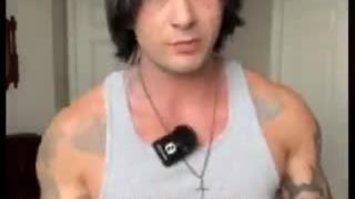 این پسره بعد از جنگ غزه شروع کرد به خوندن قرآن و مقایسه با انجیل و بعد یه مدت مسلمان شد