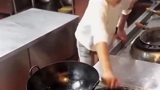 وقتی میخوام با فندک و کبریت گاز و روشن کنم :خنده: