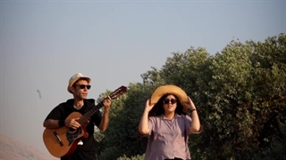 آهنگ غریبه آشنا با اجرای زیبای مونالیزا و مهرشاد اصلاح پذیر