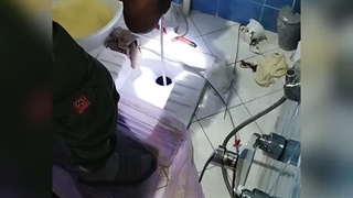 در آوردن گوشی موبایل از چاه توالت و افتادن به چاه 09191404900☎️