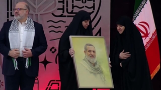 تقدیر از حاجیه خانم سعیده سالاری، همسر شهید محمد سعید ایزدی(حاج رمضان)