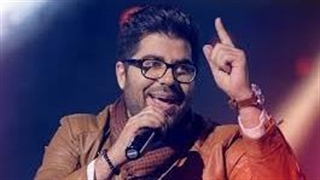 ممنوع التصویری حامد همایون به علت خواندن سر مزار خواننده لس آنجلسی