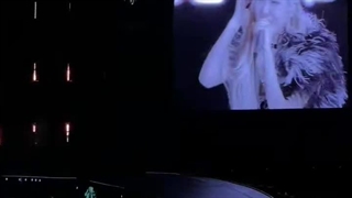 بانو رزی game boy  رو اجرا کرده.کپشن