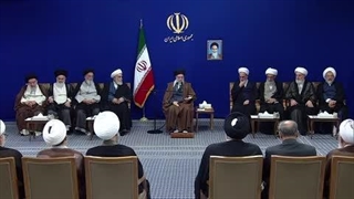 فیلم کامل بیانات رهبر انقلاب دیدار دست‌اندرکاران برگزاری گردهمایی بین‌المللی بزرگداشت آیت‌الله میرزا محمّدحسین نائینی