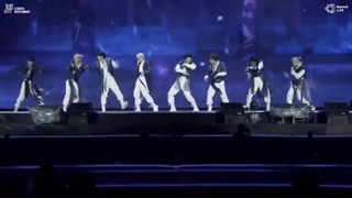 اجرای آهنگ WALKIN ON WATER از STRAY KIDS روز آخر تور کنسرت DominATE♡♡