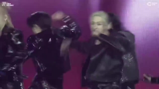 اجرای آهنگ MANIAC از STRAY KIDS روز آخر تور کنسرت DominATE♡♡