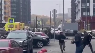 یورش مهاجران با بیل و میله آهنی به سمت مردم در خیابان‌های مسکو (۲)