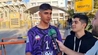 هوادار کلکسیونر سپاهان و پیراهن هایی که از اکثر بازیکنان یادگار گرفته است