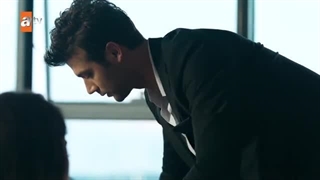 غریبه ای در آینه قسمت اول زیرنویس چسبیده