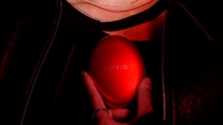 تهیونگ عضو بی تی اس به‌طور رسمی به‌عنوان سفیر جهانی جدید برند مطرح کره‌ای لوازم آرایشی TIRTIR معرفی شد