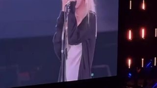 اجرای number one girl رزی در جاکارتا روز اول