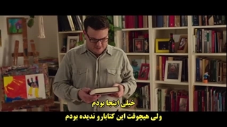 یک زرافه در بالکن