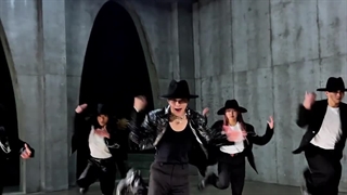 شورتس ویدیو از اجرای رقص Don't let the door hut ya از کریستوفر توسط هه شین لانگ