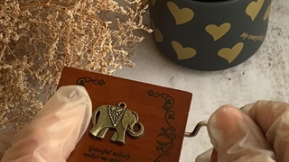 جعبه موزیکال چوبی هندلی کلاسیک- آهنگ بیکلام تولد مبارک – در 10 طرح قابل انتخاب