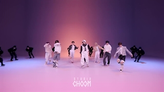 اجرای آهنگ la la la از استری کیدز در استودیو چوم