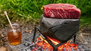 استیک ریب‌آی روی سنگ داغ