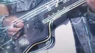 گیتاریست جذاااب! (#ﾟДﾟ)