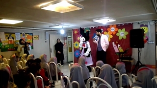 اجرای نمایش کرومی در جشن مدرسه