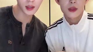 چالش جونسو هیونگ و گونوو خوش خنده امون♡♡♡